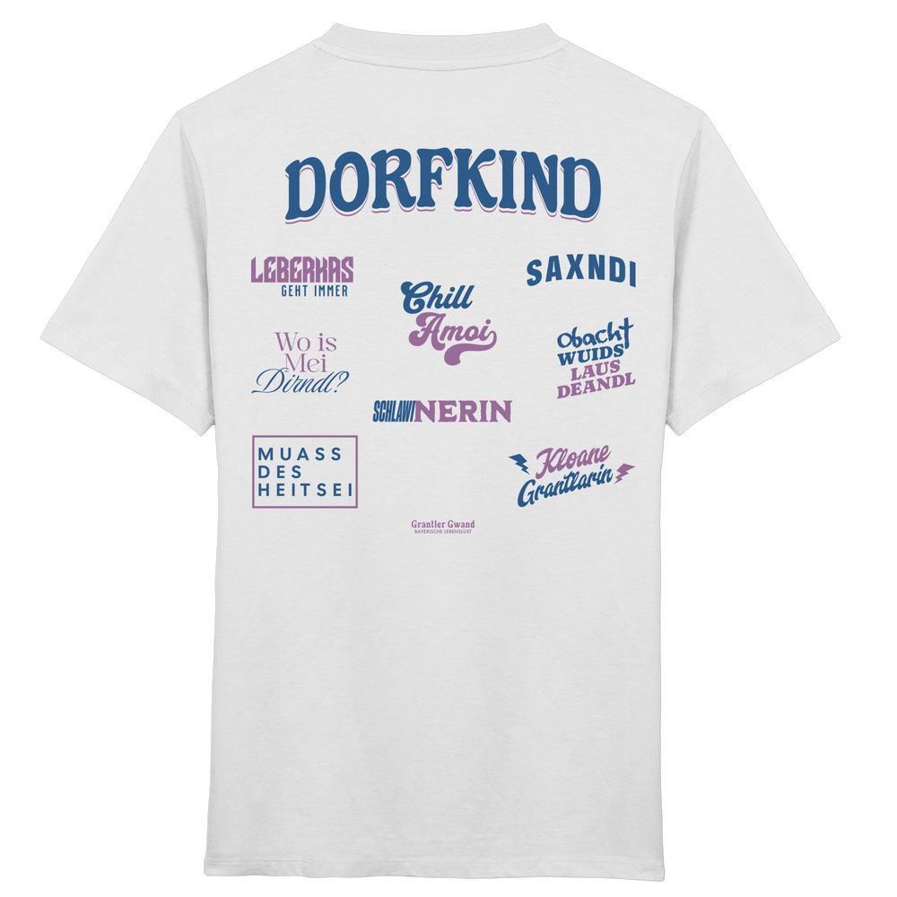 weißes Kinder T-Shirt mit großem „Dorfkind“-Schriftzug und verschiedenen bayerischen Dialekt-Statements als Backprint in Blau- und Lilatönen.