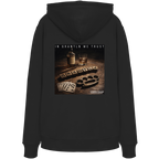 Schwarzer Unisex-Hoodie mit großem Backprint „In Grantln we Trust“. Vintage-Motiv mit bayerischem Charme und rustikalen Elementen im modernen Streetwear-Design. Premium-Hoodie für Damen und Herren, designed und bedruckt in Bayern von Grantler Gwand.