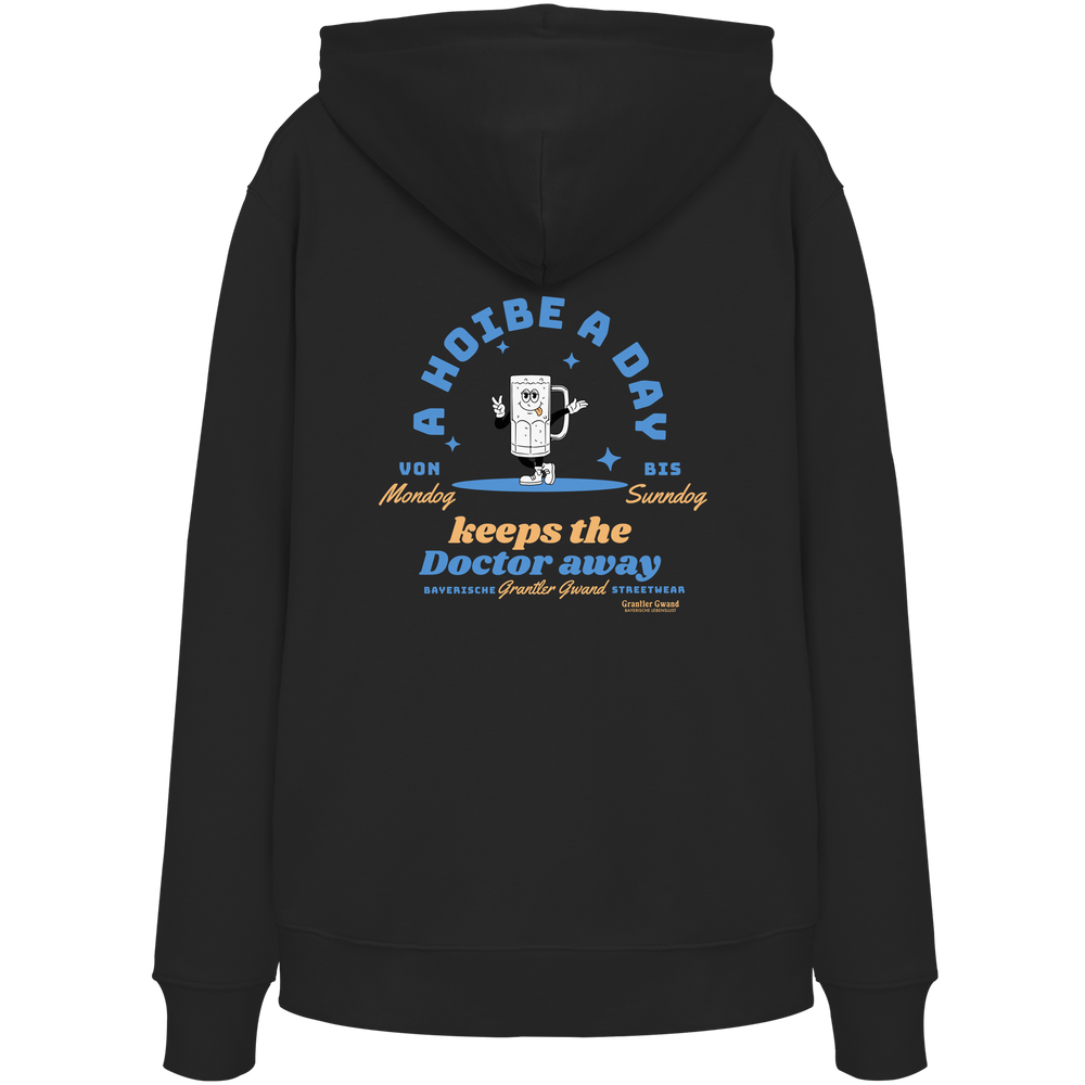 Schwarzer Grantler Gwand Unisex Hoodie mit Backprint „A Hoibe a Day keeps the Doctor away“, Bierkrug-Maskottchen im Retro-Design und hellblauen Details – bayerischer Streetwear Hoodie.