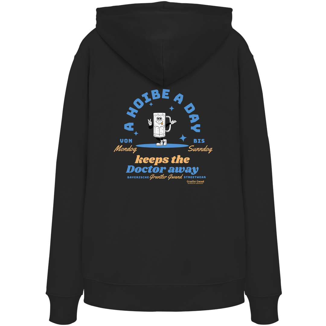Schwarzer Grantler Gwand Unisex Hoodie mit Backprint „A Hoibe a Day keeps the Doctor away“, Bierkrug-Maskottchen im Retro-Design und hellblauen Details – bayerischer Streetwear Hoodie.