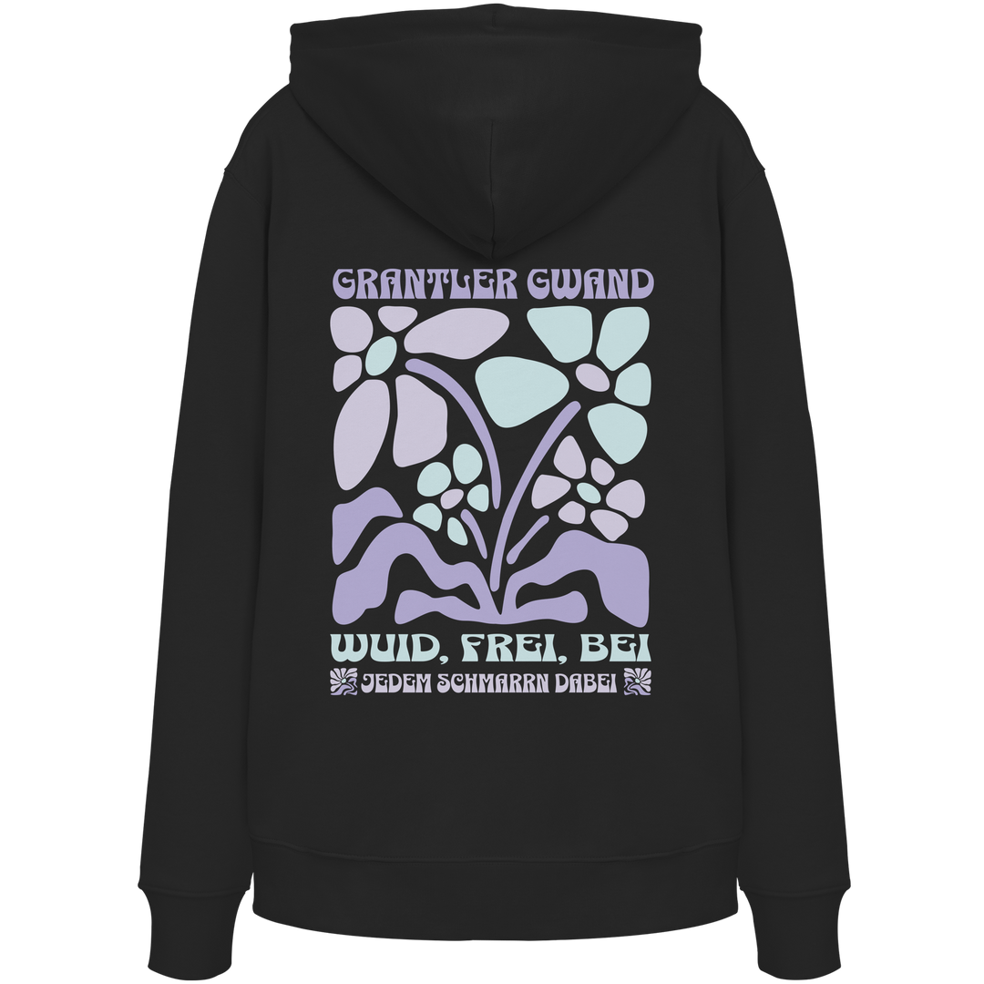Schwarzer Hoodie mit großem Retro-Blumen-Backprint und dem bayerischen Schriftzug „Wuid, Frei, Bei Jedem Schmarrn Dabei“ von Grantler Gwand.