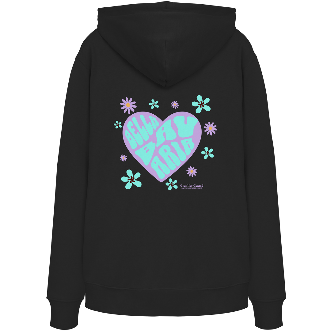 schwarzer Hoodie mit großem Herz-Backprint im Retro-Stil, floralen Elementen und dem Schriftzug „Bella Bavaria“ in Pastellfarben. Designed &amp; bedruckt in Bayern.