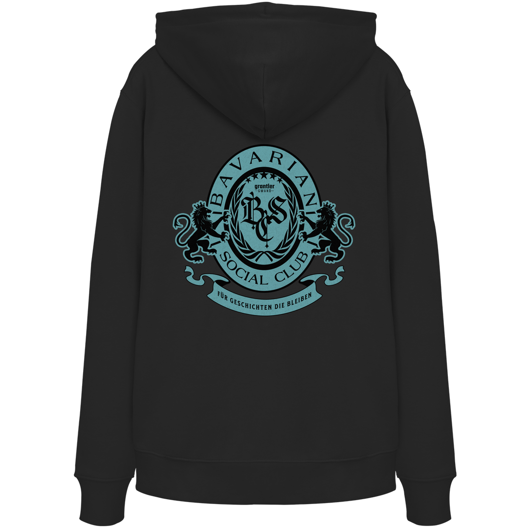 schwarzer Hoodie mit großem mintfarben-schwarzem Bavarian Social Club Wappen auf dem Rücken, verziert mit Lorbeerkranz, Löwen und dem Schriftzug „Für Geschichten die bleiben“.