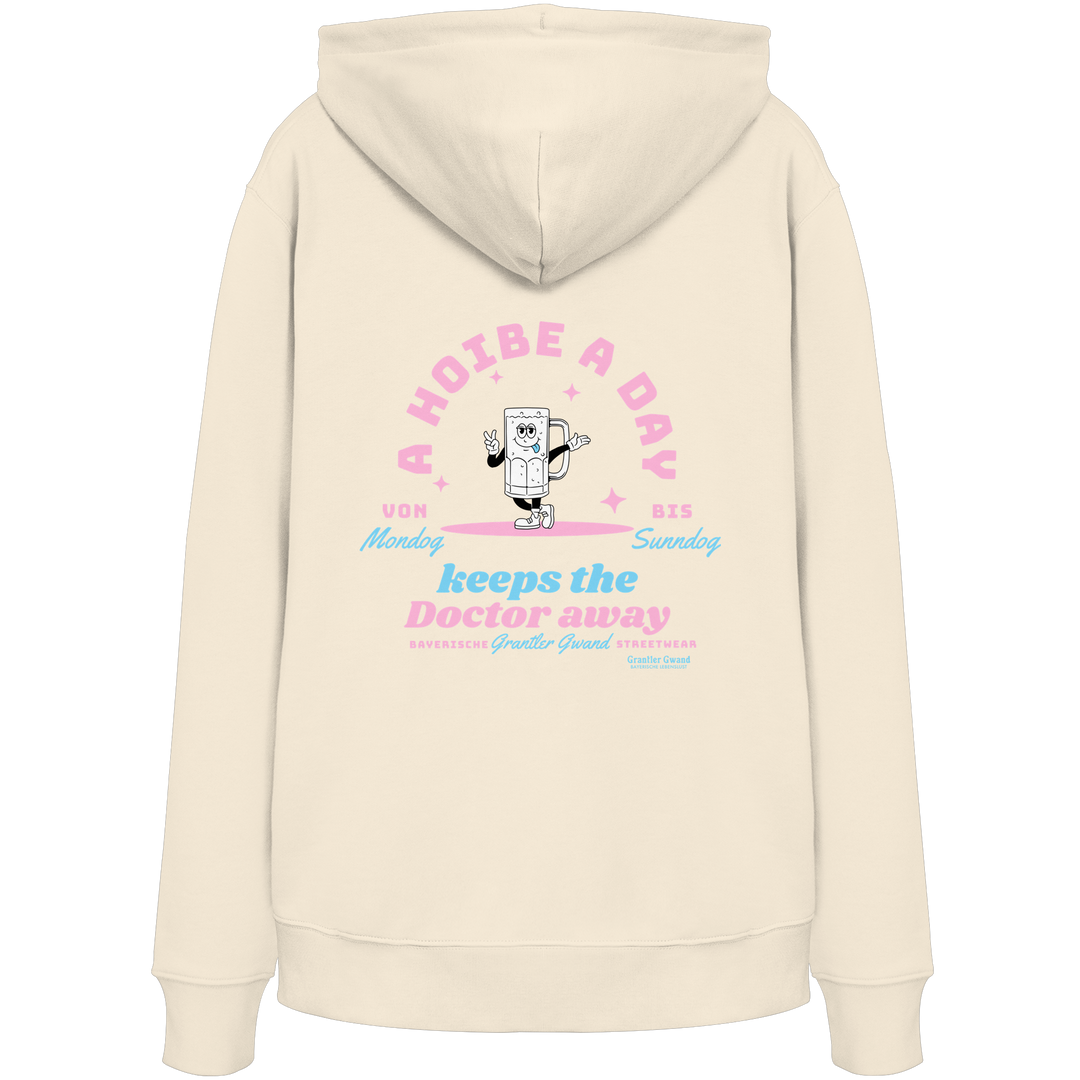 Naturfarbener Hoodie mit großem Backprint „A Hoibe A Day keeps the Doctor away“, einem lächelnden Bierkrug und den Schriftzügen „Von Mondog bis Sunndog“ von Grantler Gwand.