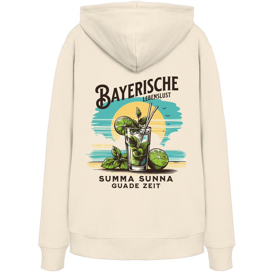Naturfarbener Hoodie mit großem sommerlichem Backprint „Bayerische Lebenslust – Summa Sunna Guade Zeit“ und farbigem Drink-Motiv.