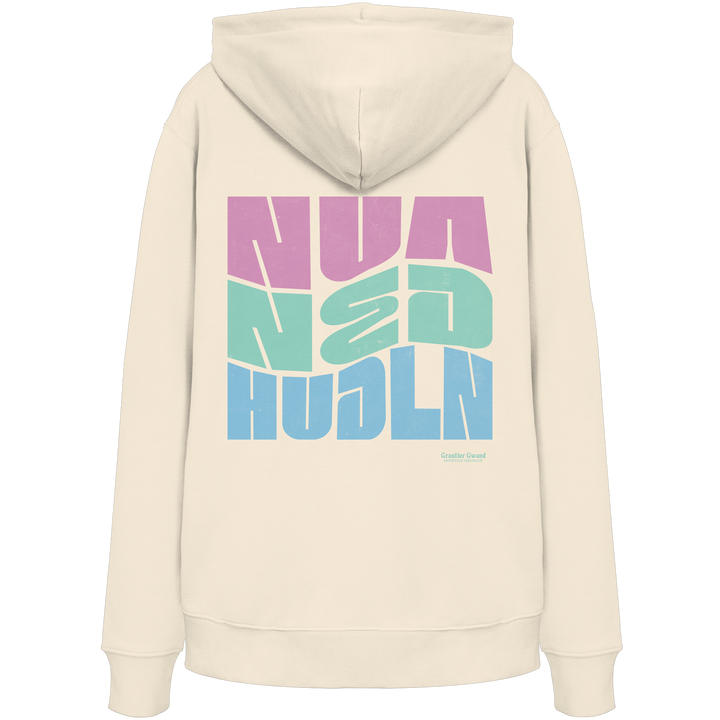 Naturfarbener Hoodie mit großem Backprint „Nua Ned Hudln“ im modernen Retro-Typografie-Design von Grantler Gwand.
