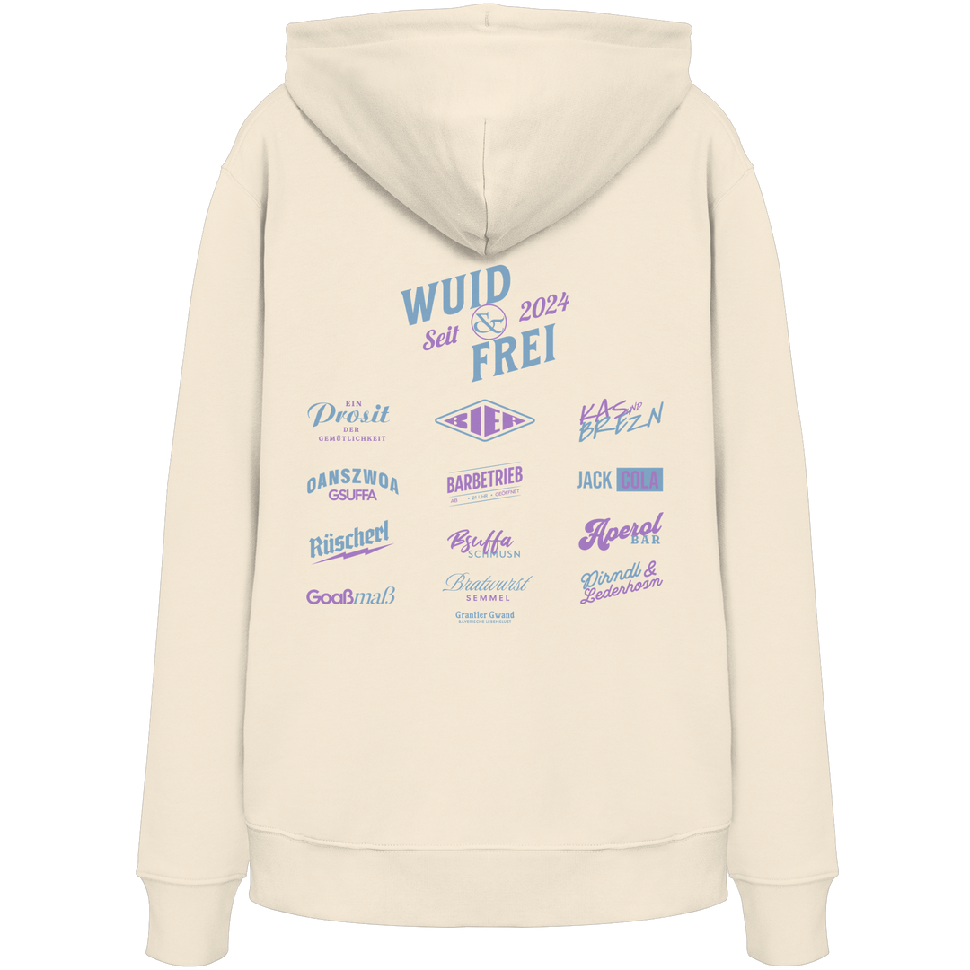 Naturfarbener Hoodie mit großem Backprint „Wuid &amp; Frei seit 2024“ sowie verschiedenen bayerischen Typografie-Designs und Dialektbegriffen.