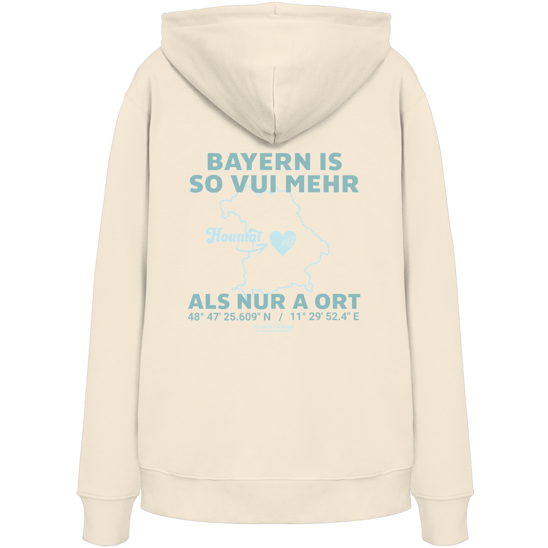 Cremefarbener Unisex Hoodie von Grantler Gwand mit grünem Backprint „Bayern is so vui mehr als nur a Ort“ und Bayern-Silhouette – bayerischer Streetwear Hoodie für Alltag und Volksfest.