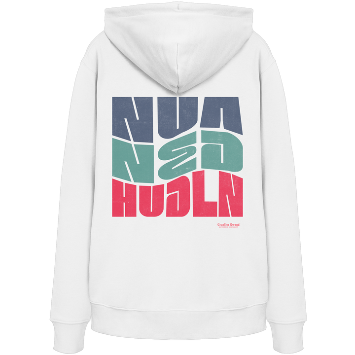 Weißer Hoodie mit großem Backprint „Nua Ned Hudln“ im modernen Retro-Typografie-Design von Grantler Gwand.