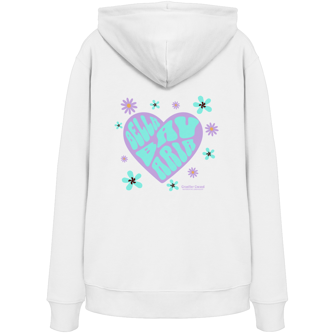 Weißer Hoodie mit großem Herz-Backprint im Retro-Stil, floralen Elementen und dem Schriftzug „Bella Bavaria“ in Pastellfarben. Designed &amp; bedruckt in Bayern.