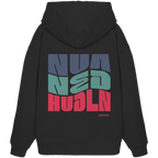 Schwarzer Oversize Hoodie mit großem Backprint „Nua Ned Hudla“ in moderner Typografie in Blau, Türkis und Rot von Grantler Gwand.