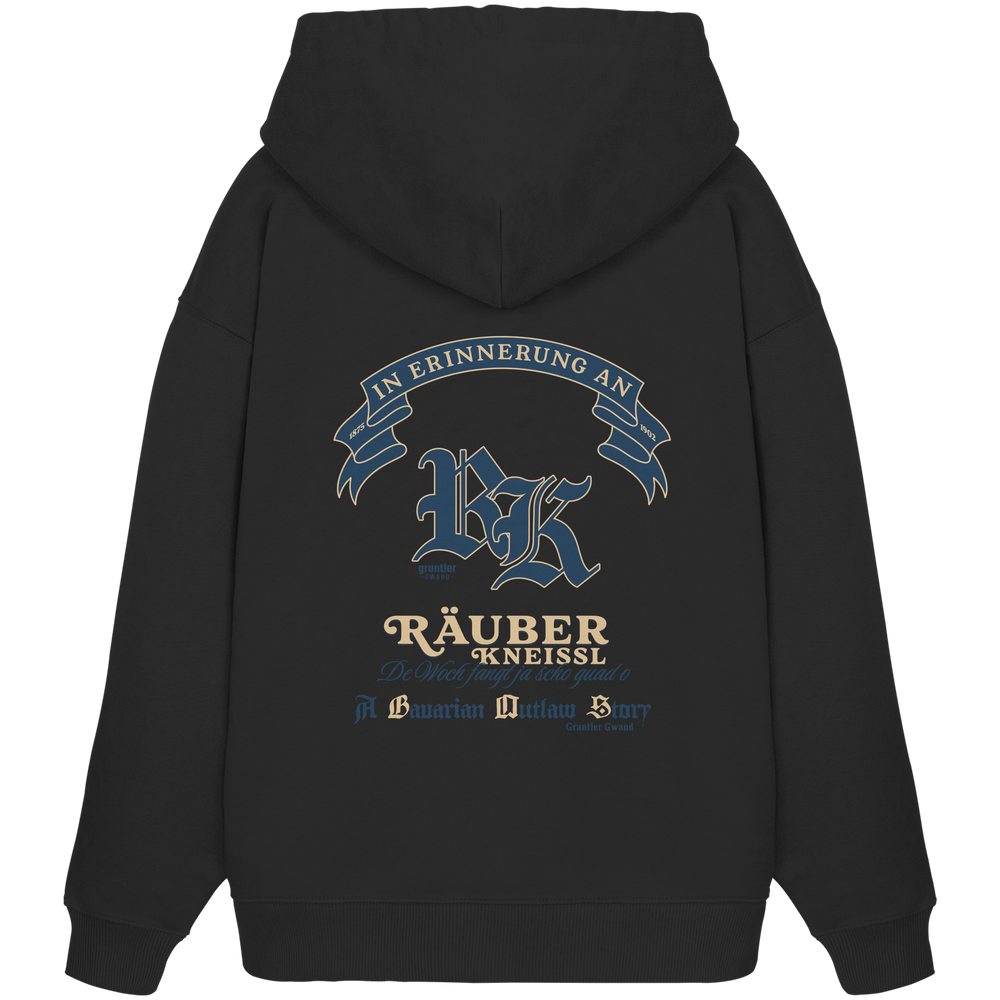 Schwarzer Oversize Hoodie mit großem „Räuber Kneißl“-Backprint in Blau und Beige sowie historischen Schriftzügen im modernen Streetwear-Stil.
