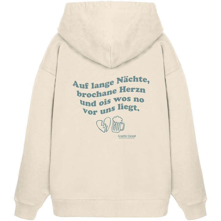 Beiger, schwerer Oversize Hoodie mit grünem Rückendruck „auf lange Nächte“ im Vintage-Look von Grantler Gwand aus hochwertiger Bio-Baumwolle.