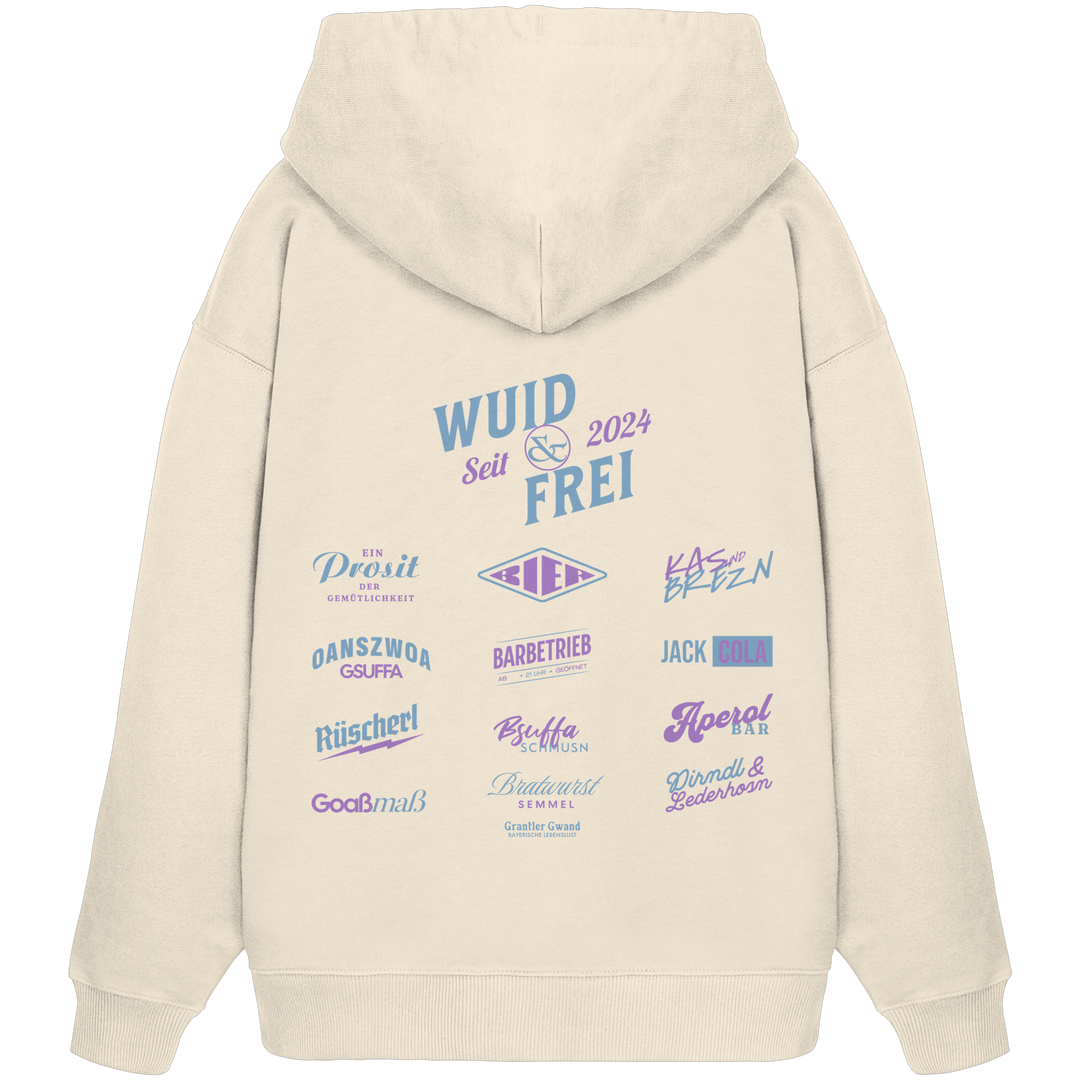 Naturfarbener Oversize Hoodie mit großem Backprint „Wuid &amp; Frei“ sowie verschiedenen bayerischen Begriffen wie Prosit der Gemütlichkeit, Oanszwoa Gsuffa, Jack Cola, Aperol Bar und Dirndl &amp; Lederhosn von Grantler Gwand.