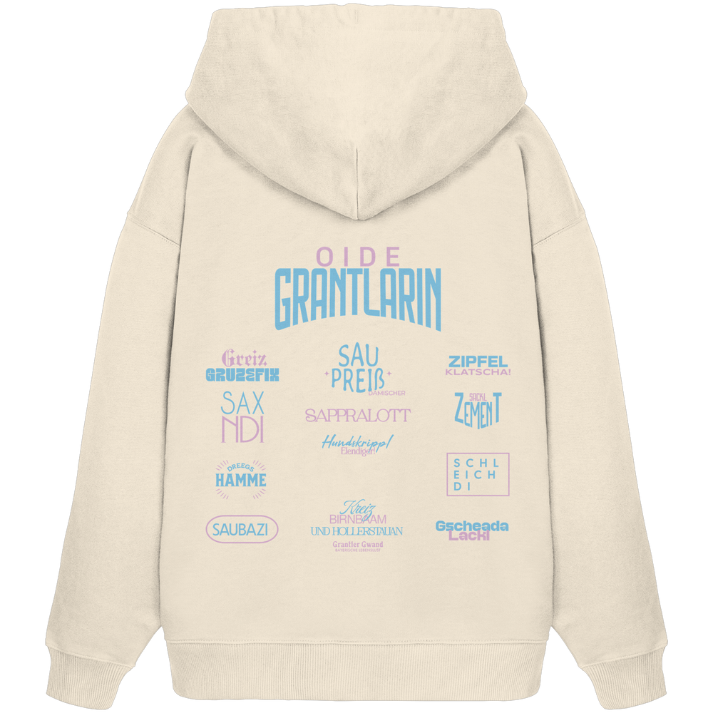 Naturfarbener Oversize Hoodie mit großem Backprint „Oide Grantlarin“ sowie verschiedenen bayerischen Dialektbegriffen wie Sapperlott, Saubazi, Saxndi und Gscheada Lackl von Grantler Gwand.