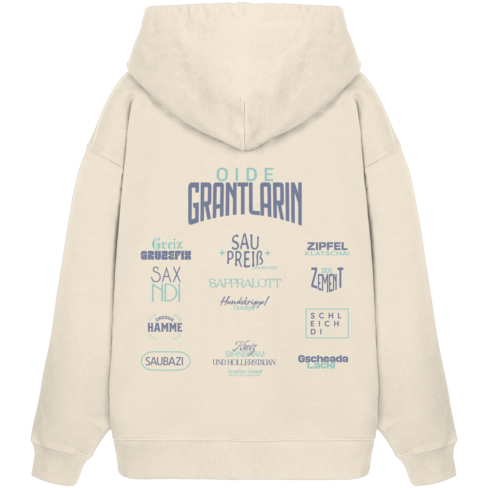 Naturfarbener Oversize Hoodie mit großem Backprint „Oide Grantlarin“ sowie verschiedenen bayerischen Dialektbegriffen wie Sapperlott, Saubazi, Saxndi und Gscheada Lackl von Grantler Gwand.