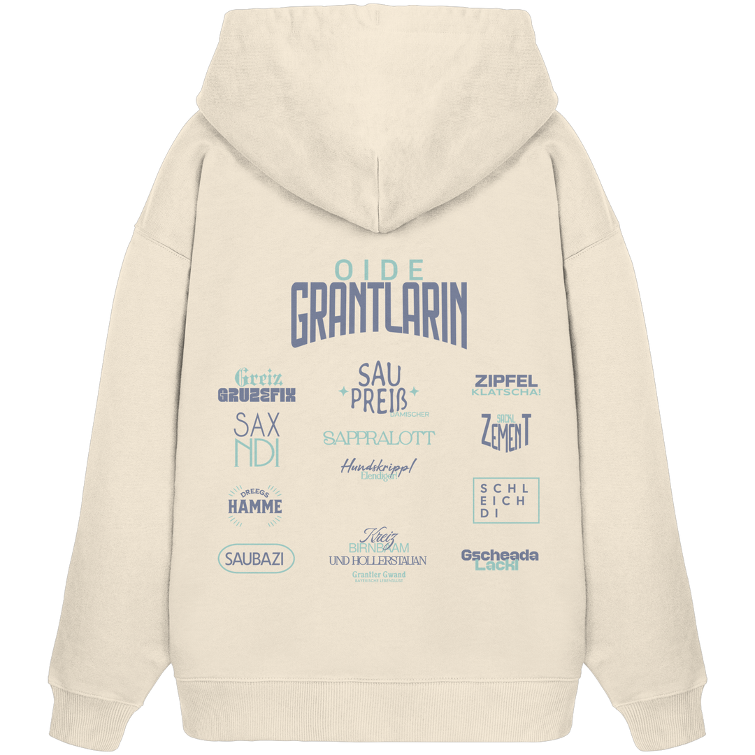 Naturfarbener Oversize Hoodie mit großem Backprint „Oide Grantlarin“ sowie verschiedenen bayerischen Dialektbegriffen wie Sapperlott, Saubazi, Saxndi und Gscheada Lackl von Grantler Gwand.