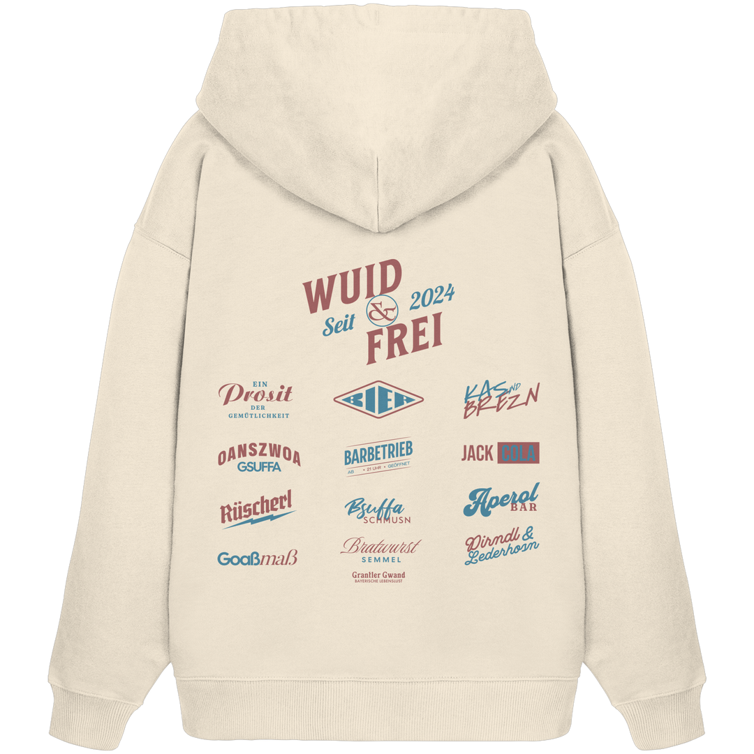 Naturfarbener Oversize Hoodie mit großem Backprint „Wuid &amp; Frei“ sowie verschiedenen bayerischen Begriffen wie Prosit der Gemütlichkeit, Oanszwoa Gsuffa, Jack Cola, Aperol Bar und Dirndl &amp; Lederhosn von Grantler Gwand.