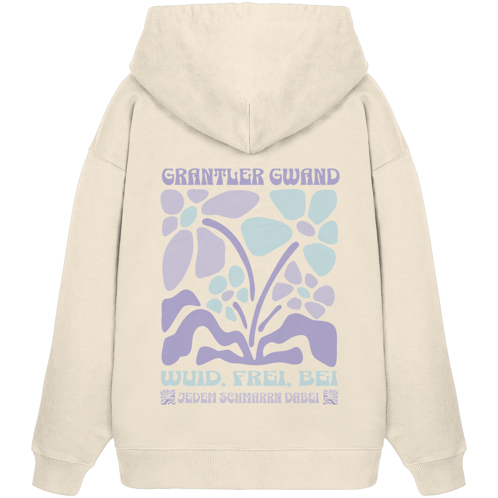 Naturfarbener Oversize Hoodie mit großem Retro-Blumen-Backprint und dem bayerischen Schriftzug „Wuid, Frei, Bei Jedem Schmarrn Dabei“ von Grantler Gwand.