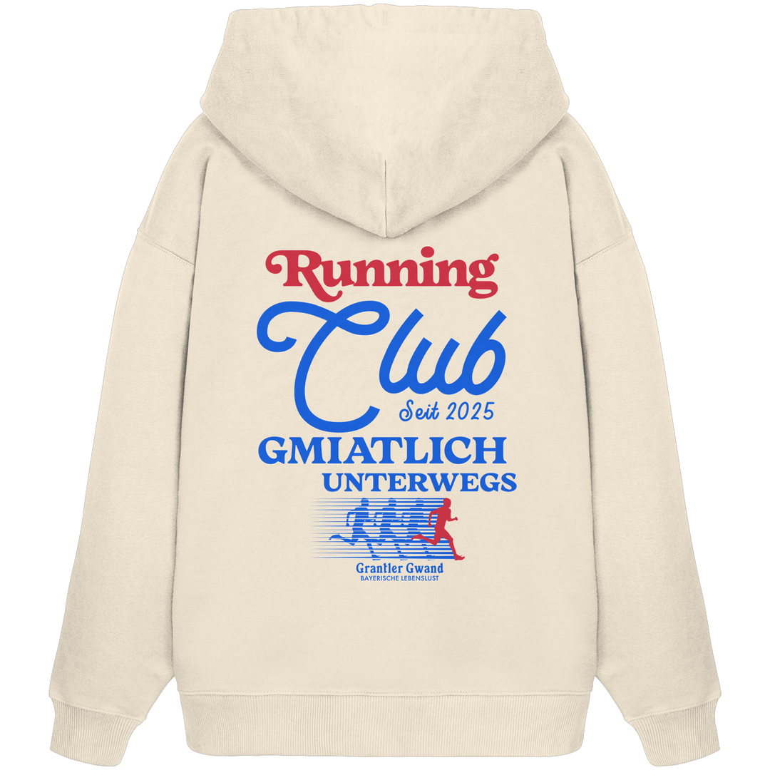 Cremefarbener  Oversize Hoodie in schwerer Qualität mit großem Running Club Backprint im Retro-Design in Blau und Rot – hochwertiger Bio-Baumwoll Hoodie mit bayerischem Streetwear-Look von Grantler Gwand.