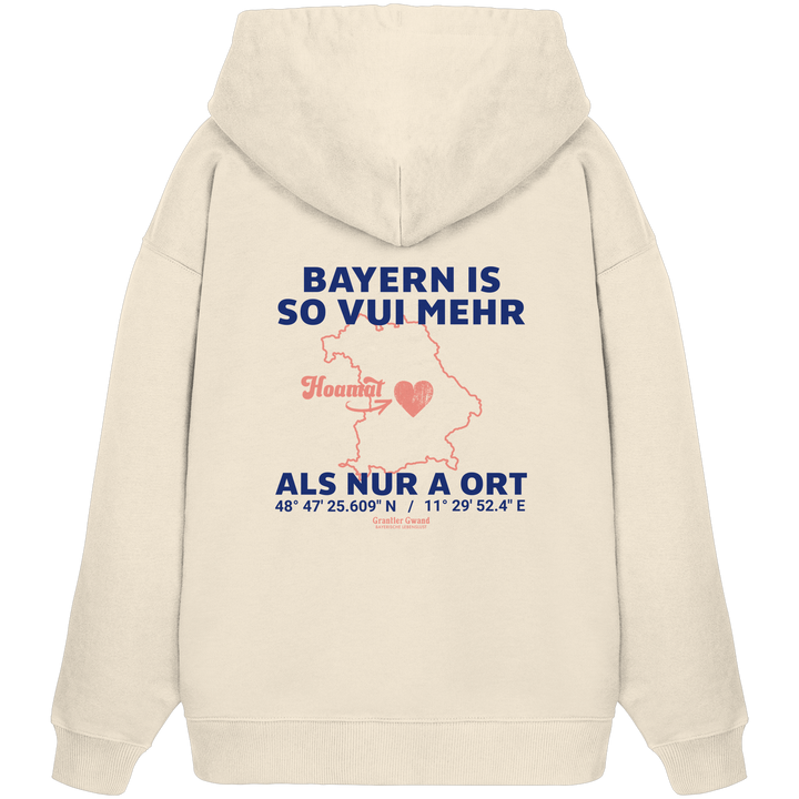 Cremefarbener Oversize Hoodie von Grantler Gwand mit blauem Backprint „Bayern is so vui mehr als nur a Ort“, Herzsymbol und Bayern-Silhouette – bayerischer Streetwear Hoodie.