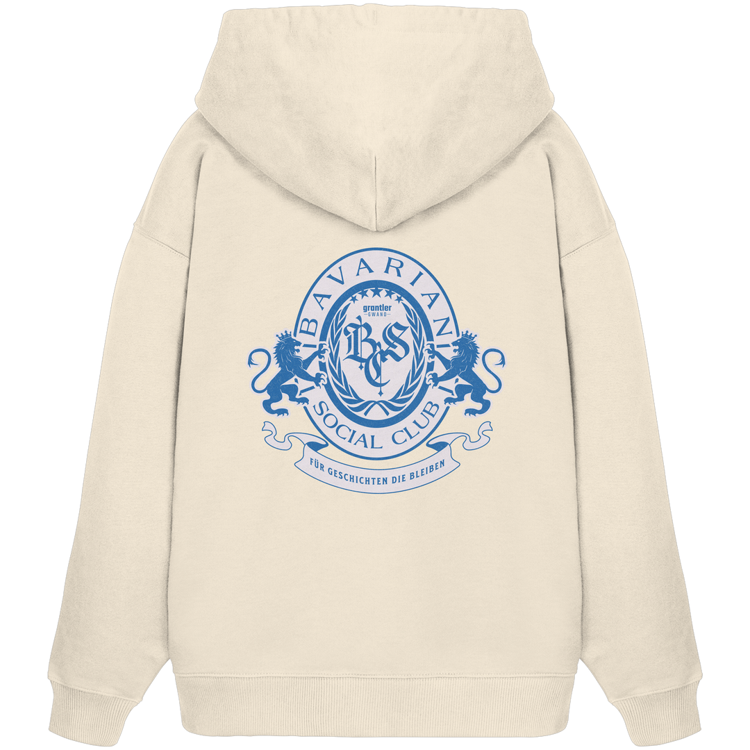 naturfarbener Oversize Hoodie mit großem blauen Bavarian Social Club Wappen auf dem Rücken, Lorbeerkranz, Löwen und hochwertigem bayerischen Streetwear-Design.
