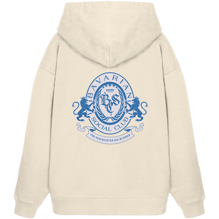 naturfarbener Oversize Hoodie mit großem blauen Bavarian Social Club Wappen auf dem Rücken, Lorbeerkranz, Löwen und hochwertigem bayerischen Streetwear-Design.