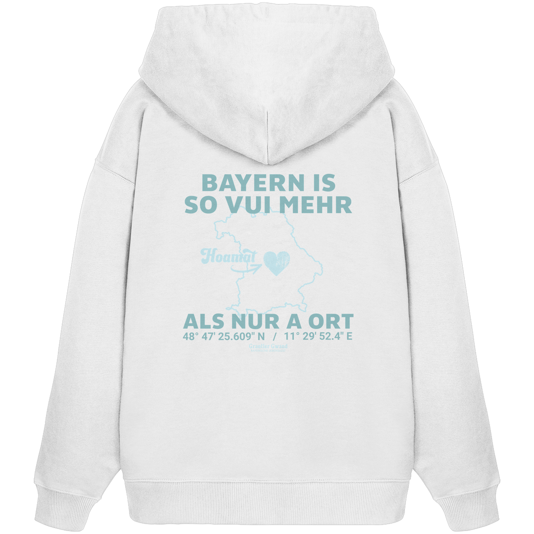 Weißer Oversize Hoodie in schwerer Qualität von Grantler Gwand mit grünem Backprint „Bayern im Herzen“ und Bayern-Silhouette – bayerischer Streetwear Hoodie im Oversize-Schnitt.