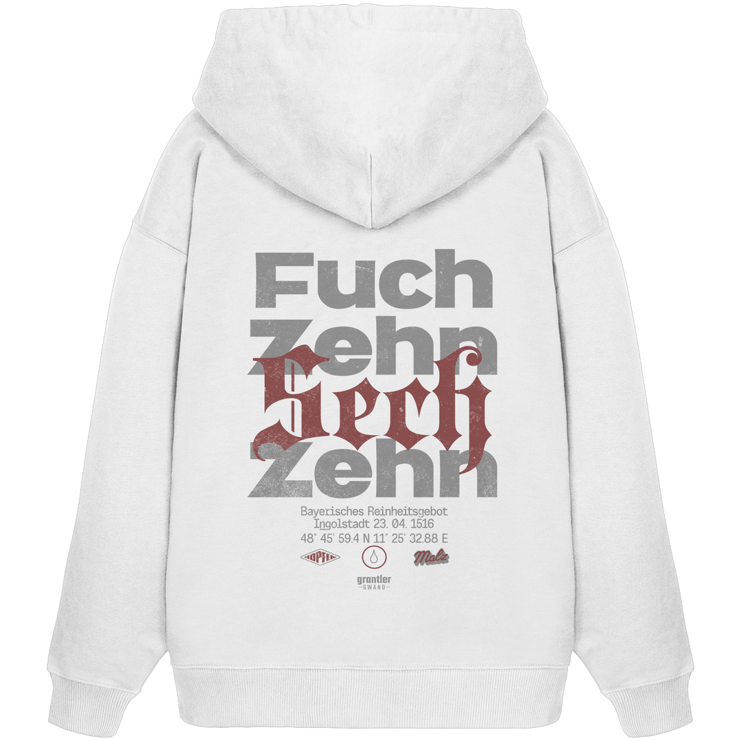 Weißer Oversize Hoodie mit großem typografischen Backprint „Fuchzehn“ und roten Akzenten, inspiriert vom Bayerischen Reinheitsgebot von 1516.
