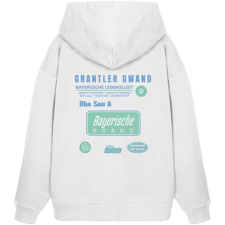 Weißer Oversize Hoodie mit großem Grantler Gwand Backprint, blau-grünem „Bayerische Brand“-Schriftzug und moderner bayerischer Streetwear-Grafik.