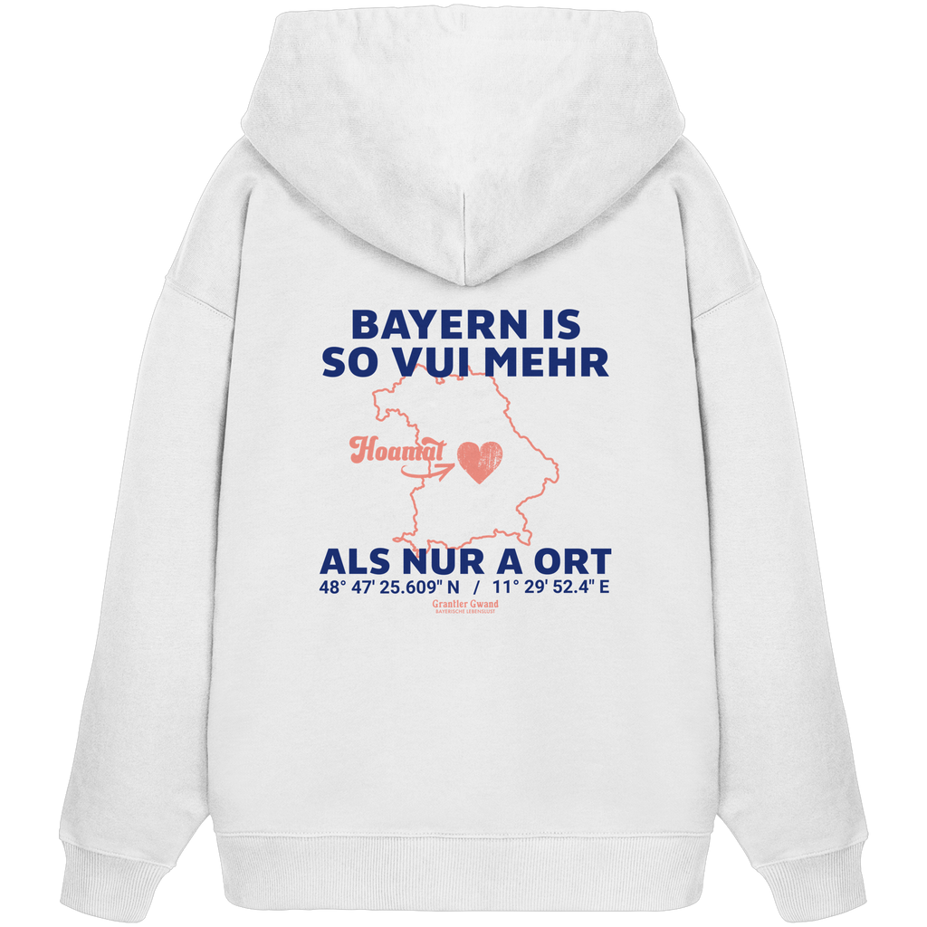 Weißer Oversize Hoodie von Grantler Gwand mit blauem Backprint „Bayern is so vui mehr als nur a Ort“, Herzsymbol und Bayern-Silhouette – bayerischer Streetwear Hoodie.