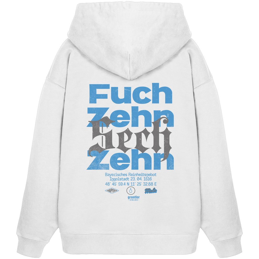 Weißer Oversize Hoodie mit großem „Fuchzehn Zehn“-Backprint und Bezug auf das Bayerische Reinheitsgebot von 1516.