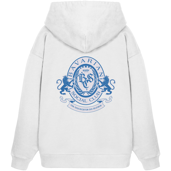 Weißer Oversize Hoodie mit großem blauen Bavarian Social Club Wappen auf dem Rücken, Lorbeerkranz, Löwen und hochwertigem bayerischen Streetwear-Design.