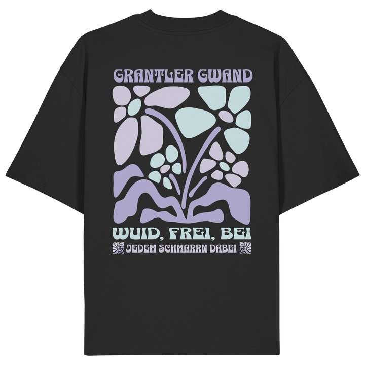 Schwarzes Oversize Shirt mit großem Retro-Blumen-Backprint und dem bayerischen Schriftzug „Wuid, Frei, Bei Jedem Schmarrn Dabei“ von Grantler Gwand.
