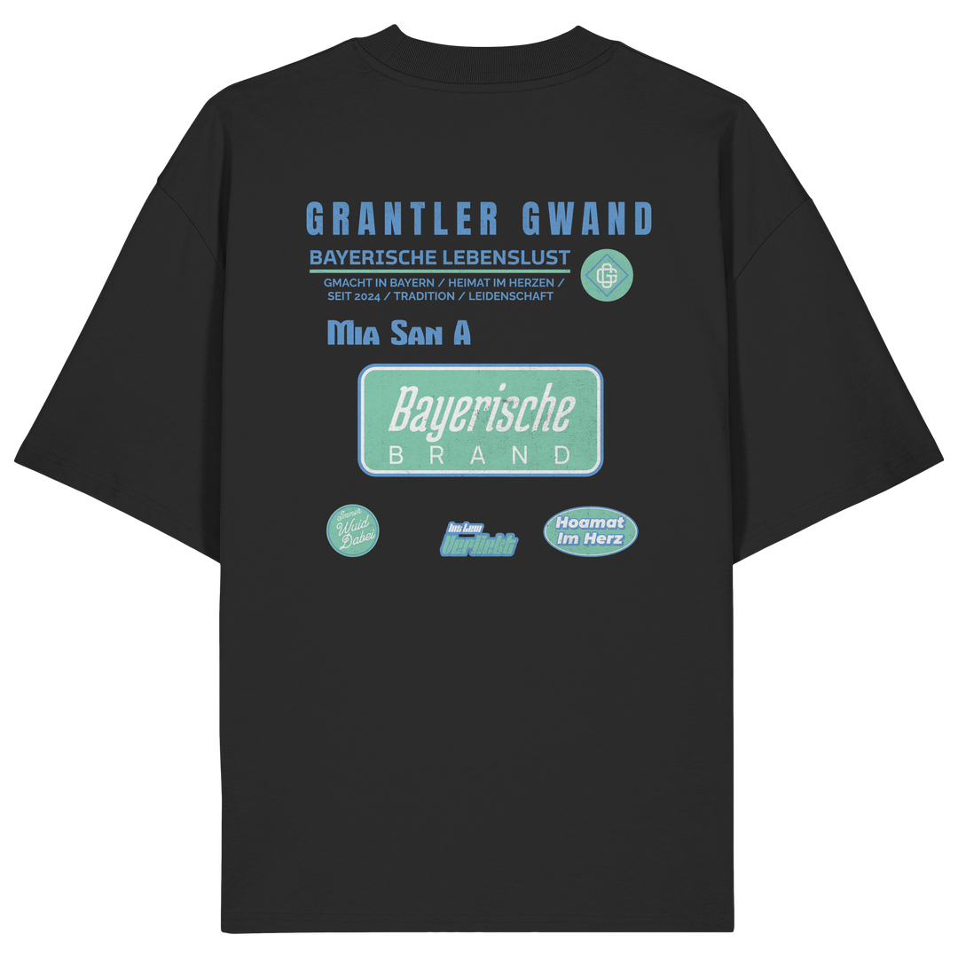 schwarzes Oversize T-Shirt mit großem Grantler Gwand Backprint in Blau und Mintgrün sowie dem Schriftzug „Bayerische Brand“ im modernen Streetwear-Design.