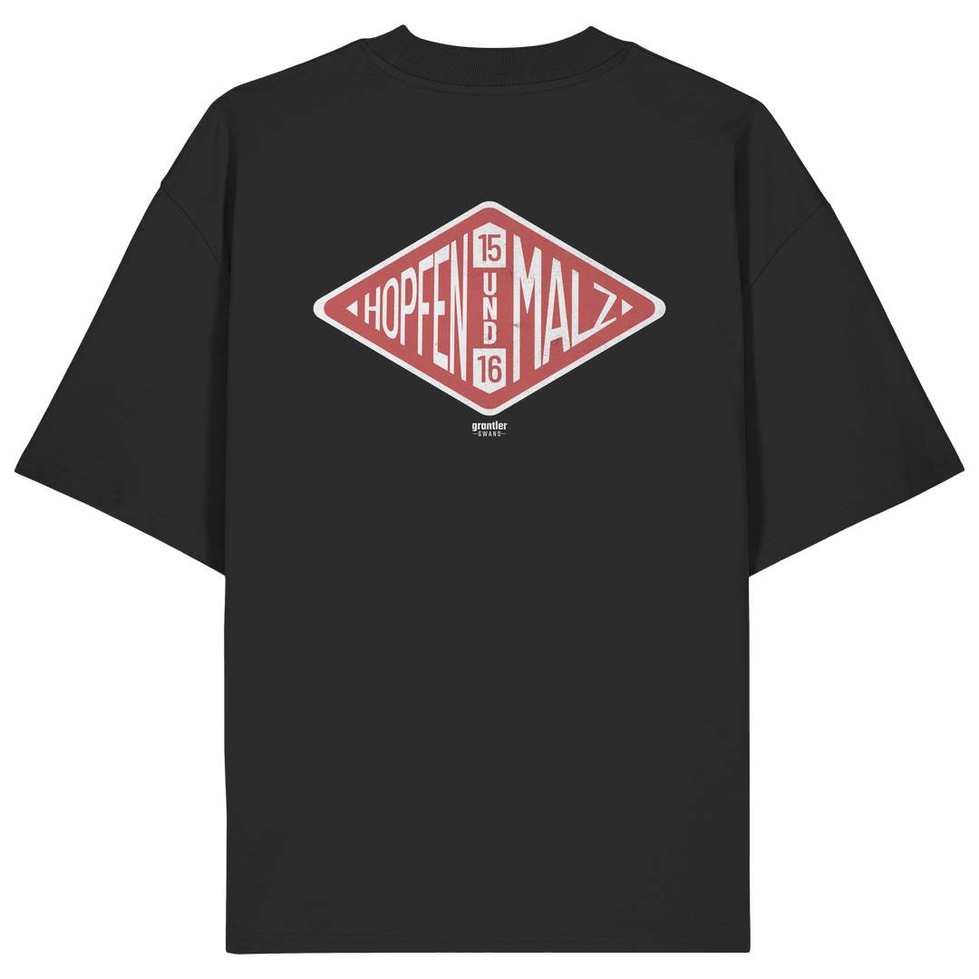 Schwarzes Oversize T-Shirt mit großem roten Rauten-Backprint und dem Schriftzug „Hopfen und Malz 1516“ im Vintage-Design.