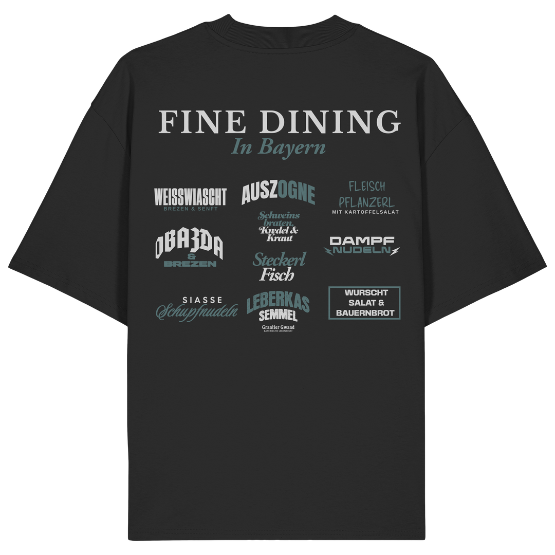 Schwarzes Oversize Shirt mit großem Backprint "Fine Dining in Bayern" und verschiedenen bayerischen Spezialitäten wie Weißwiascht, Obazda, Auszogne, Steckerlfisch und Leberkas von Grantler Gwand.