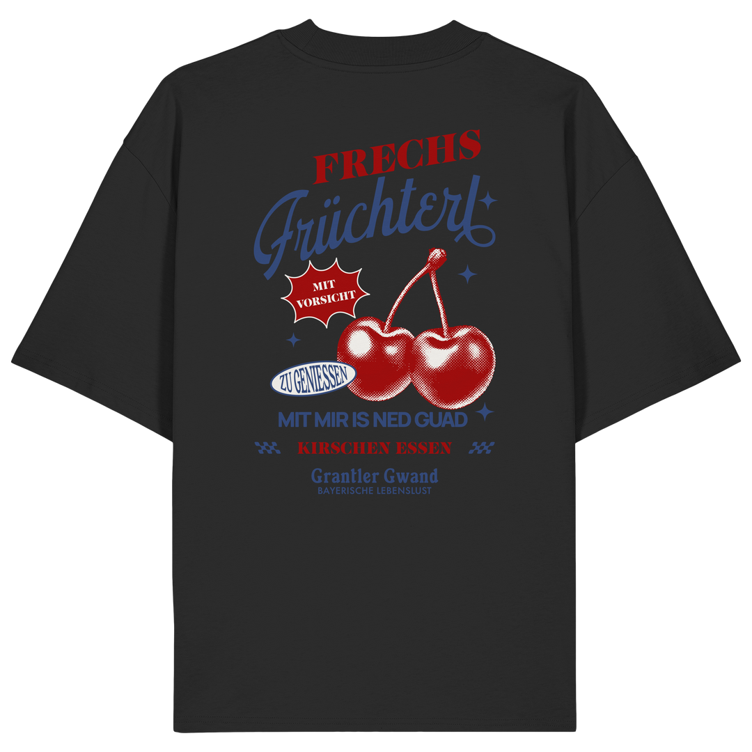Schwarzes Oversize-T-Shirt mit „Frechs Früchterl“-Backprint und Kirschen-Motiv – bayerische Streetwear von Grantler Gwand im modernen Retro-Look mit typografischem Design.