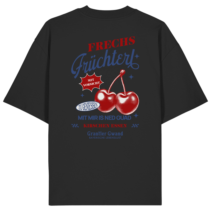 Schwarzes Oversize-T-Shirt mit „Frechs Früchterl“-Backprint und Kirschen-Motiv – bayerische Streetwear von Grantler Gwand im modernen Retro-Look mit typografischem Design.