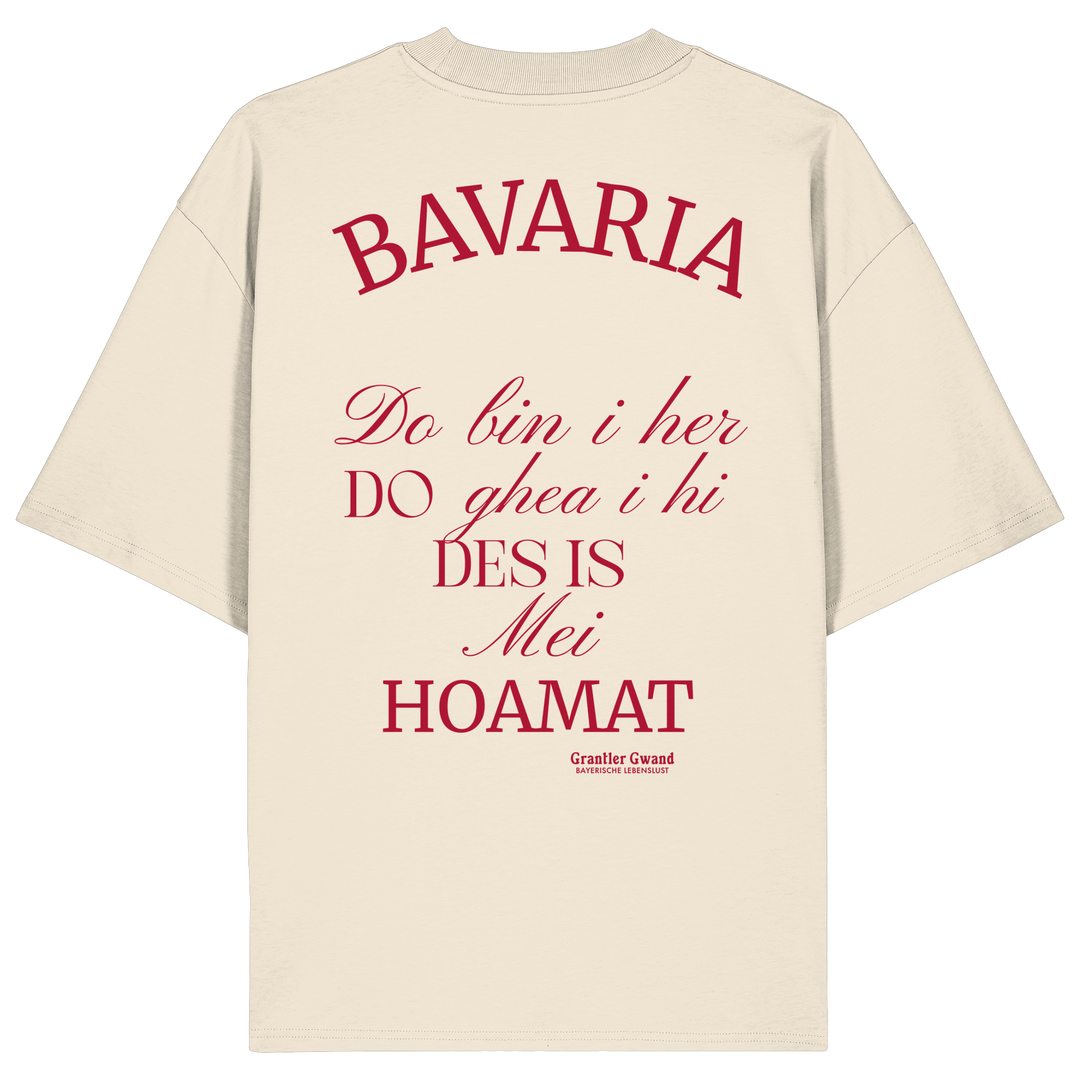 Naturfarbenes Oversize Shirt mit großem Backprint „Bavaria – Do bin i her. Do ghea i hi. Des is mei Hoamat.“ in elegantem Typografie-Design.