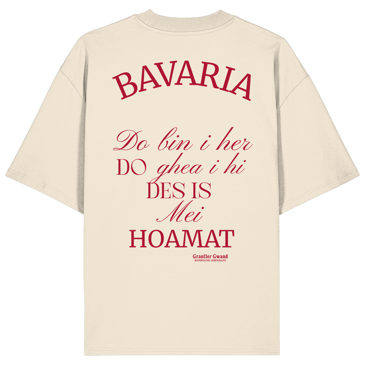Naturfarbenes Oversize Shirt mit großem Backprint „Bavaria – Do bin i her. Do ghea i hi. Des is mei Hoamat.“ in elegantem Typografie-Design.