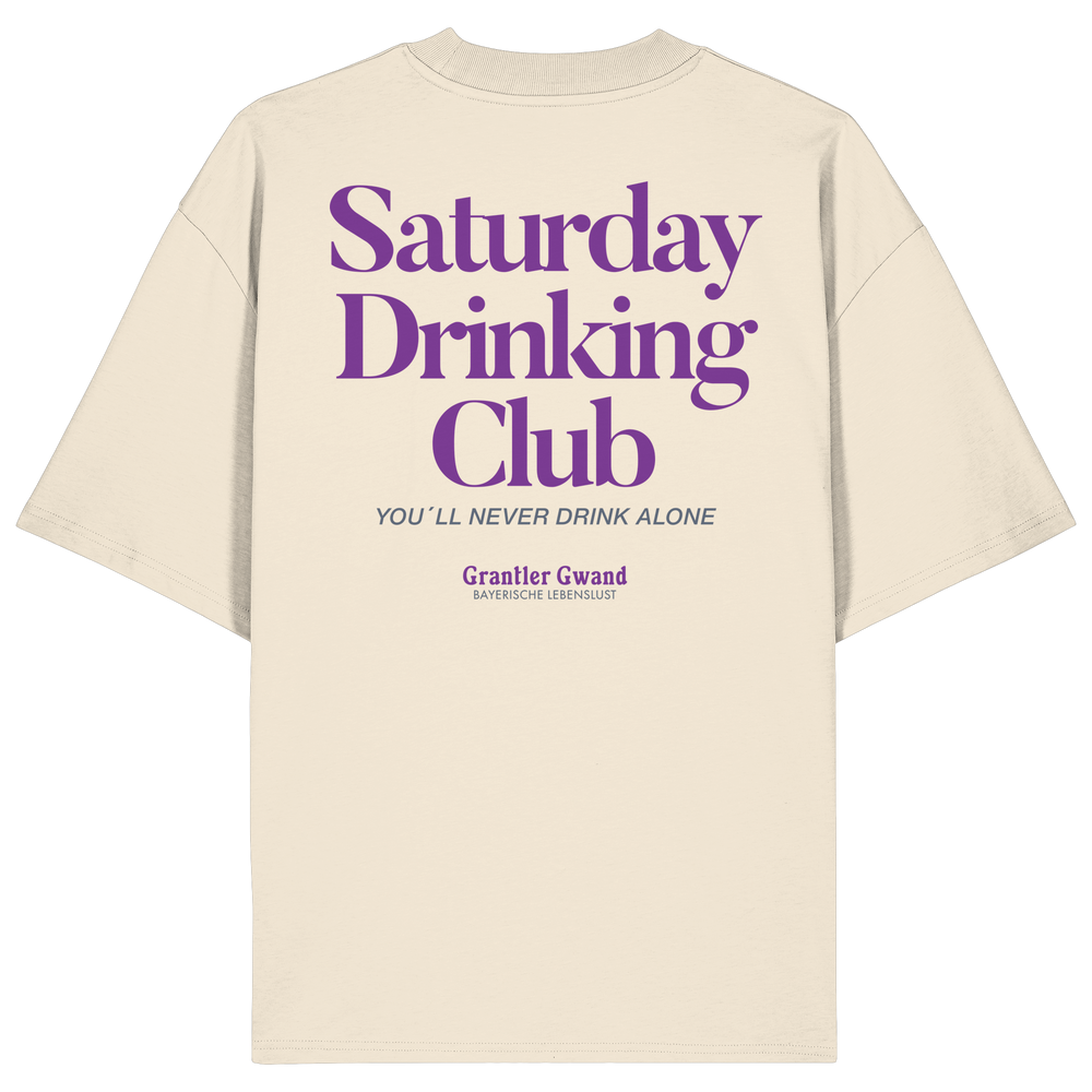 Naturfarbenes oversize Shirt mit großem Rückenprint „Saturday Drinking Club“ in Blau und rotem Schriftzug „You'll never drink alone“.