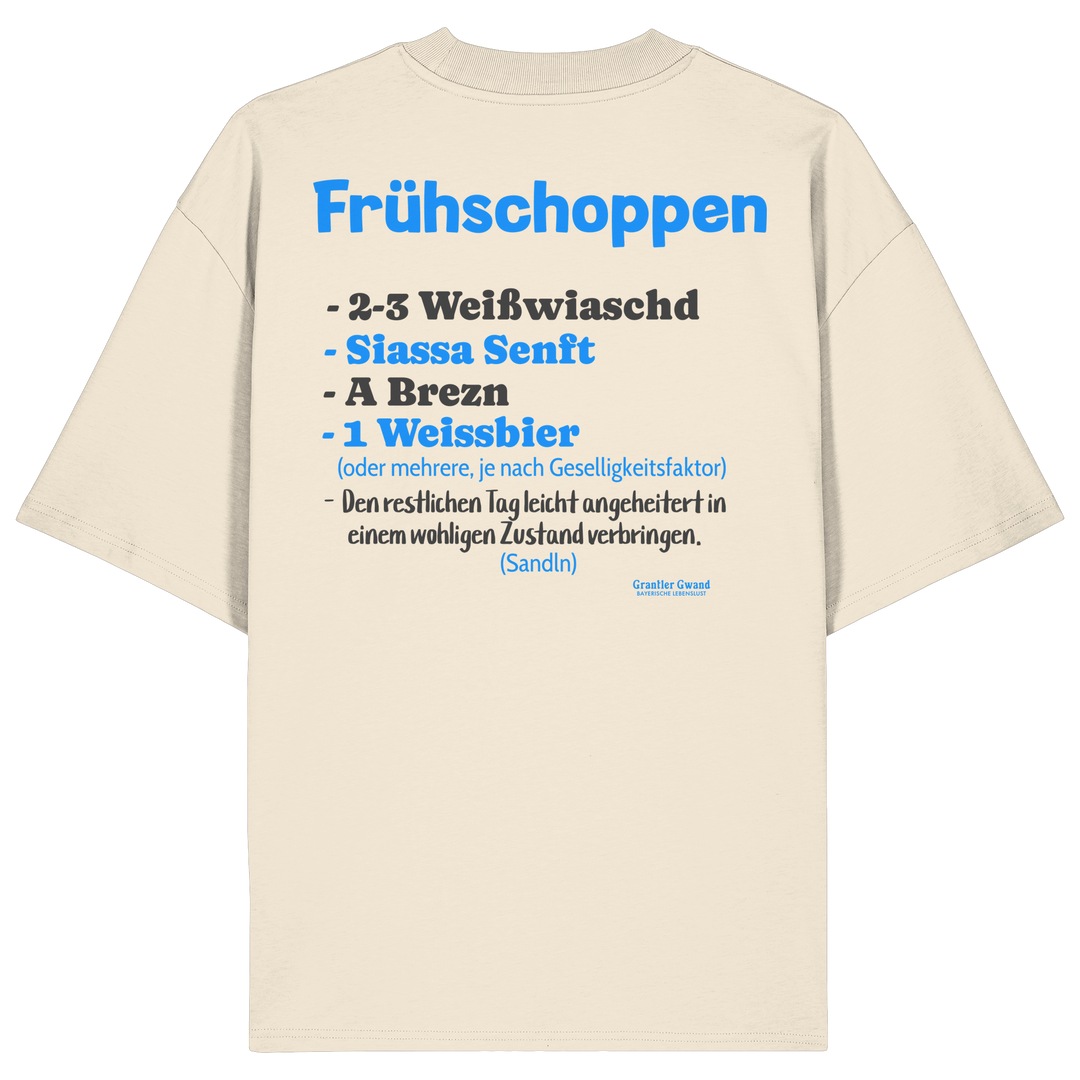 Naturfarbenes oversize Shirt mit großem Backprint „Frühschoppen“ und humorvoller bayerischer Anleitung zu Weißwurst, Brezn und Weißbier.