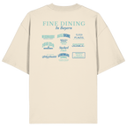 Cremefarbenes Oversize-T-Shirt in bio Qualität mit grünem „Fine Dining in Bayern“-Backprint – bayerische Streetwear mit humorvollem Motiv rund um bayerische Küche von Grantler Gwand.