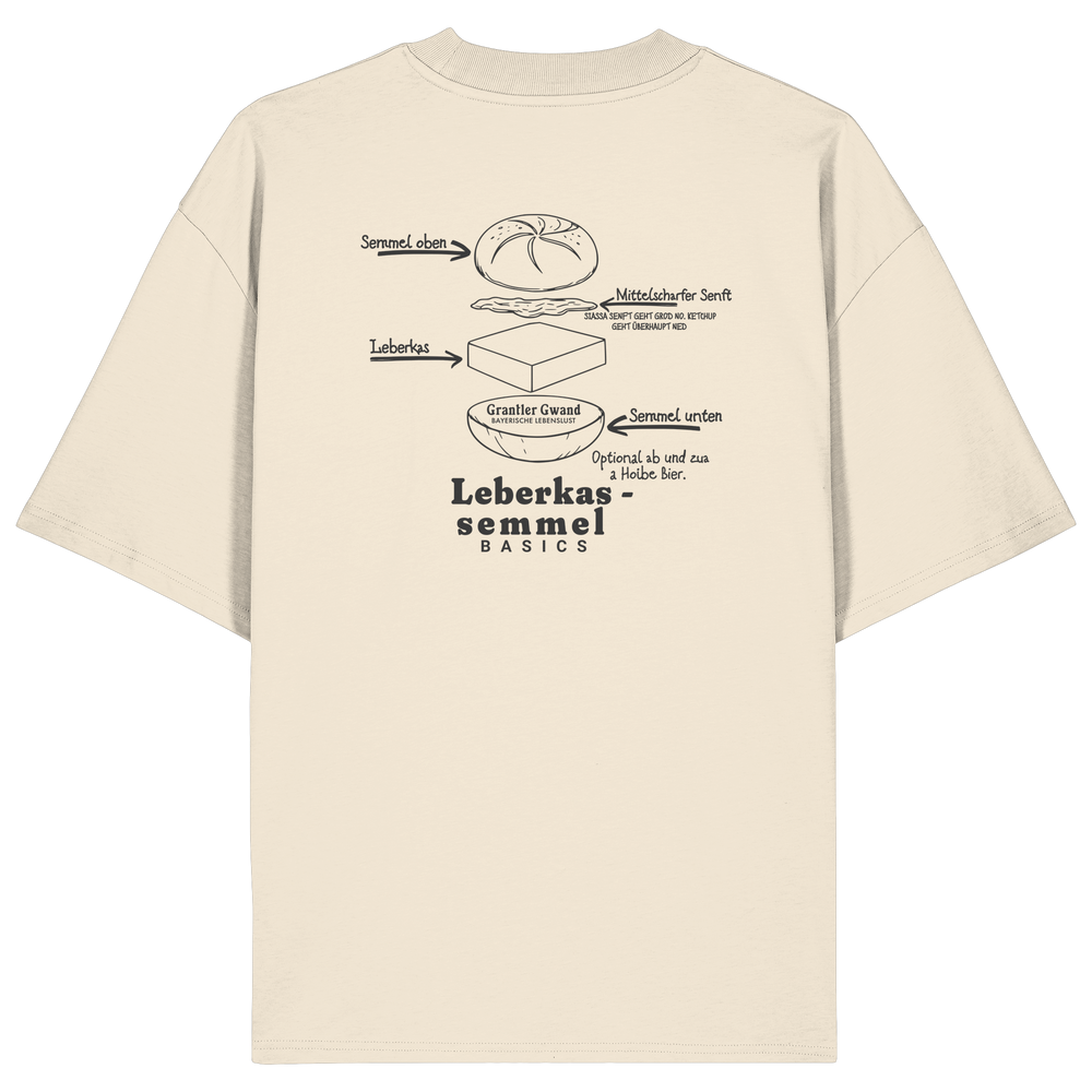 Beiges Oversize T-Shirt mit Backprint „Die wichtigste Bauanleitung Bayerns“ und Leberkassemmel-Illustration – bayerisches Streetwear Shirt von Grantler Gwand.