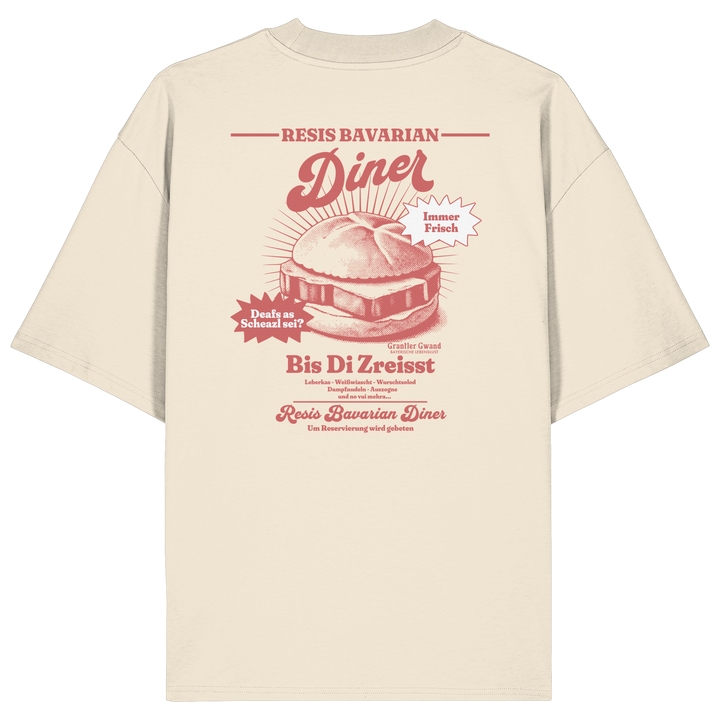 Cremefarbenes Oversize Bio-Shirt mit rotem Backprint „Resis Bavarian Diner“ – bayerisches Streetwear T-Shirt mit Leberkässemmel im Vintage-Diner-Design von Grantler Gwand