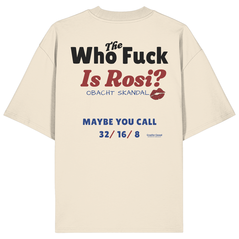 Beiges Oversize-T-Shirt mit großem Backprint „Who The Fuck Is Rosi?“ im humorvollen Typografie-Design. Modernes bayerisches Streetwear-Shirt für Volksfest, Biergarten und gesellige Abende. Hochwertige Bio-Baumwolle, designed und bedruckt in Bayern von Grantler Gwand.