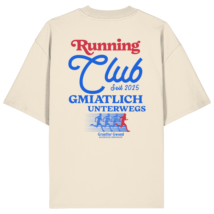 Cremefarbenes Oversize Shirt mit großem Running Club Backprint im Retro-Design in Blau und Rot sowie „Gmiatlich unterwegs“ Schriftzug – hochwertiges Bio-Baumwoll Streetwear T-Shirt für Laufen und Freizeit von Grantler Gwand.