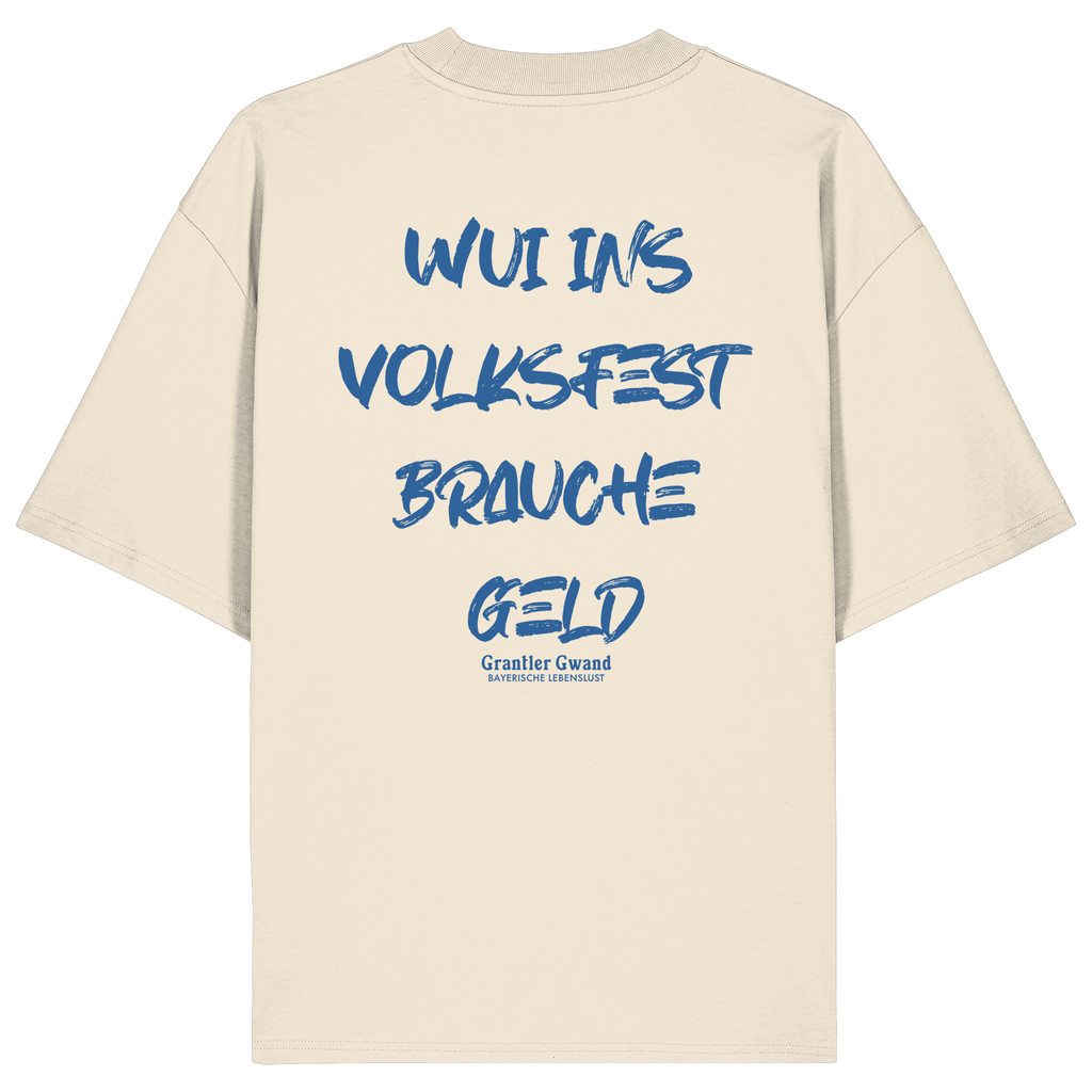 Cremfarbenes Oversize Shirt von Grantler Gwand mit blauem Backprint „Wui ins Volksfest – brauche Geld“ in markanter Brush-Schrift – bayerisches Streetwear Shirt aus Bio-Baumwolle.