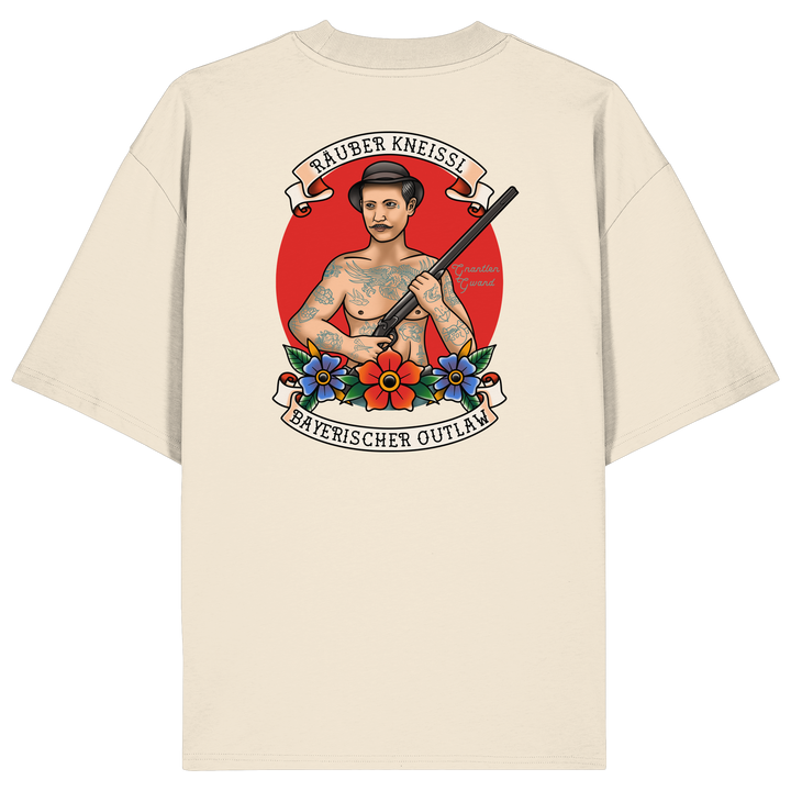 Beiges Oversize Shirt mit Räuber Kneissl Backprint im Tattoo-Style. Unisex Streetwear T-Shirt aus 100 % Bio-Baumwolle mit bayerischem Motiv und großem Rückenprint. Designed und bedruckt in Bayern von Grantler Gwand.